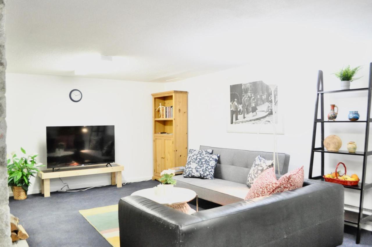 Spacious 2 Bedroom Private Basement Suite In Lynn Canyon North Vancouver Esterno foto