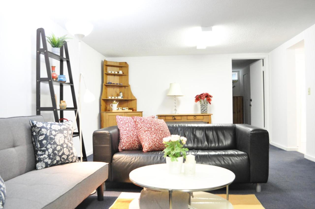 Spacious 2 Bedroom Private Basement Suite In Lynn Canyon North Vancouver Esterno foto