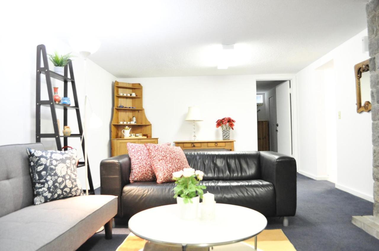 Spacious 2 Bedroom Private Basement Suite In Lynn Canyon North Vancouver Esterno foto